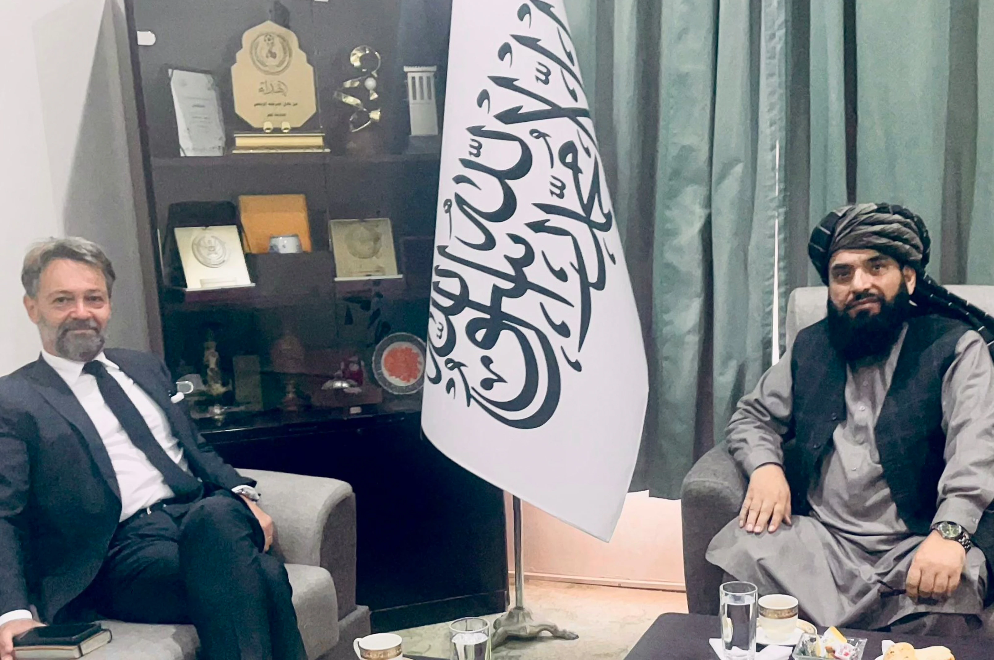 سهیل شاهین د افغانستان لپاره د فرانسې له سفیر سره لیدلي   