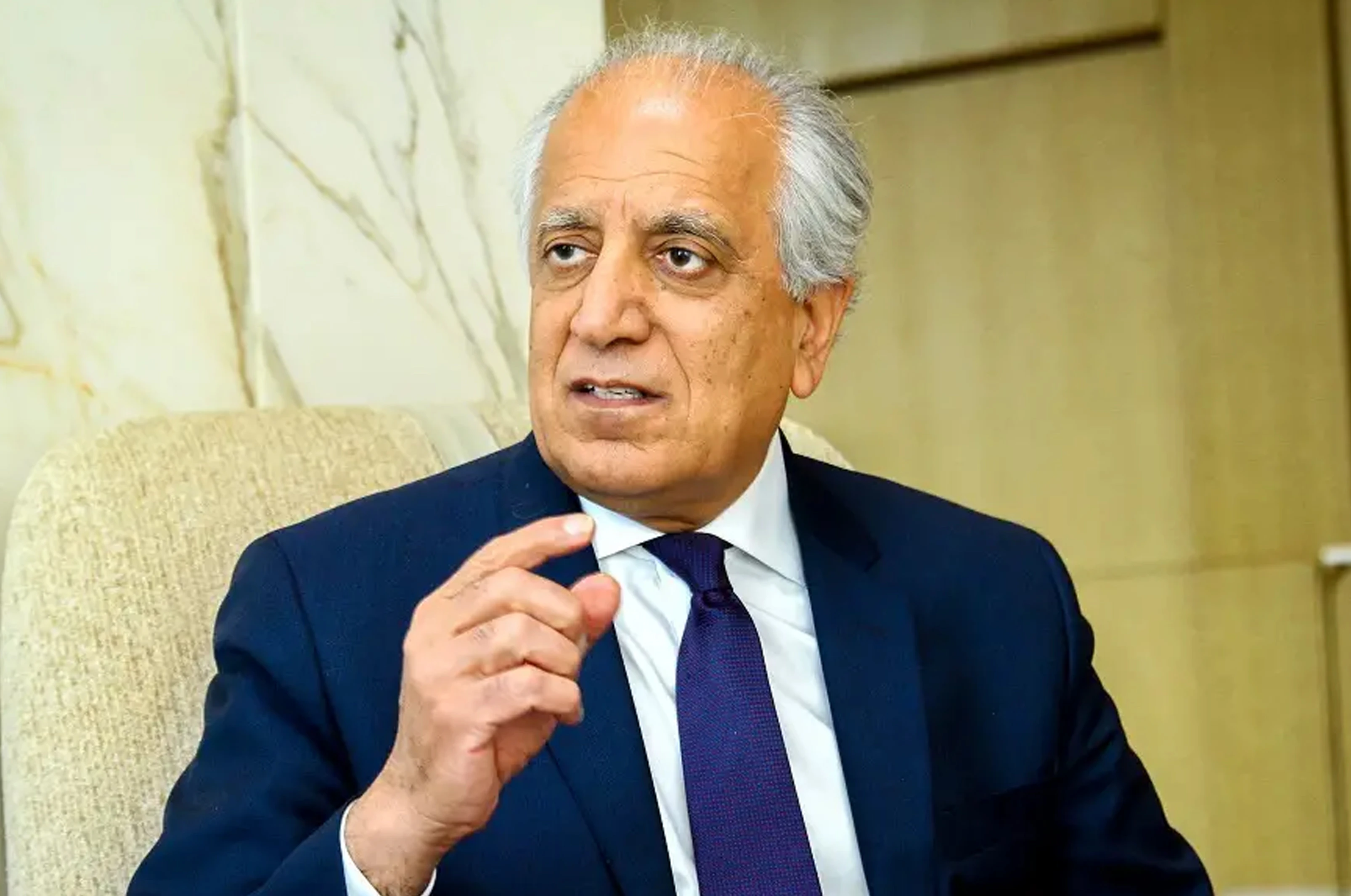 زلمی خلیلزاد: پاکستان هڅه کوي د کډوالو منځ کې داعشي خوارج هم افغانستان ته واستوي