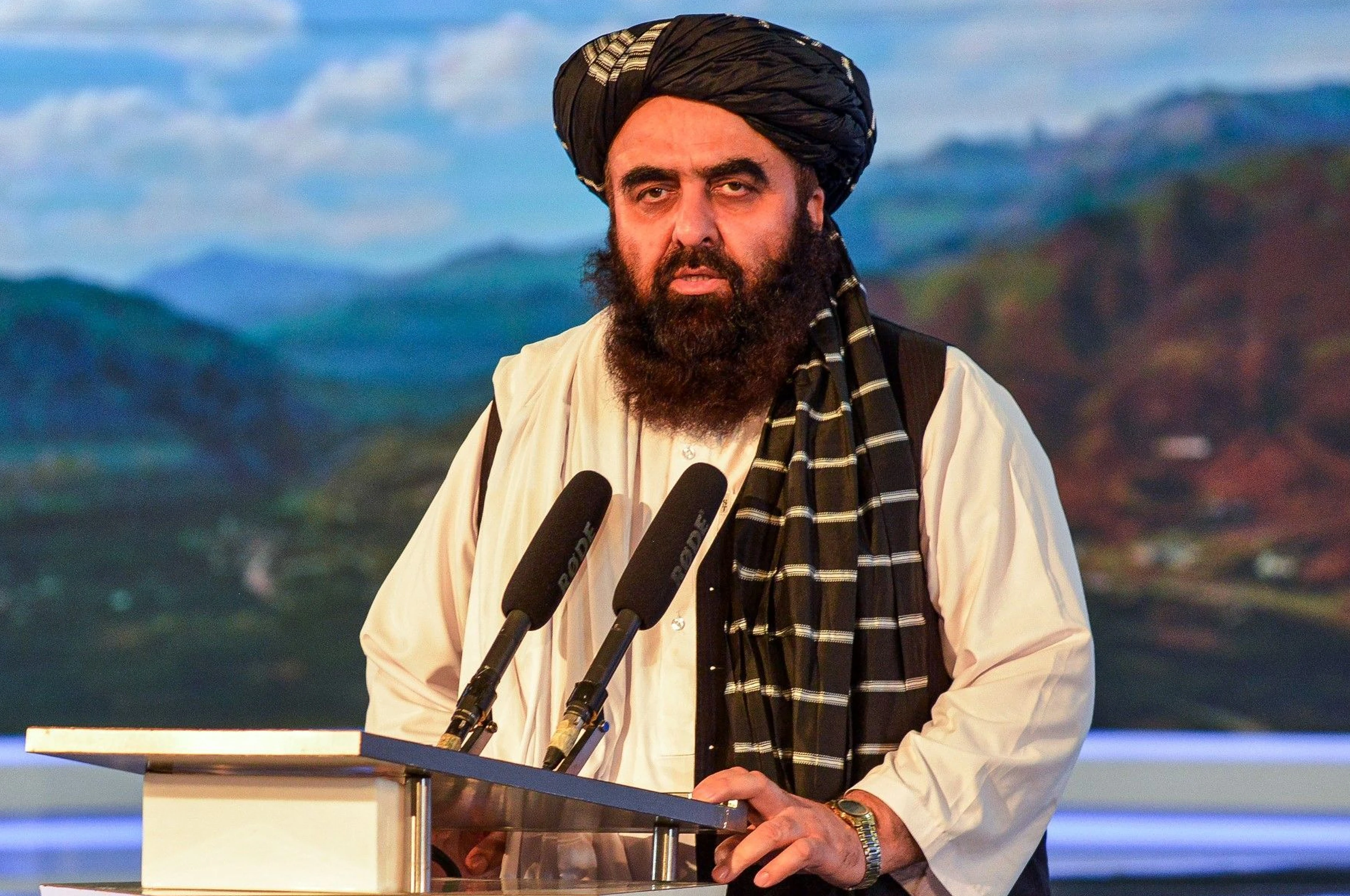 د بهرنیو چارو وزیر: د نورو ګاونډیانو په څېر باید پاکستان سره هم ستونزې حل شي
