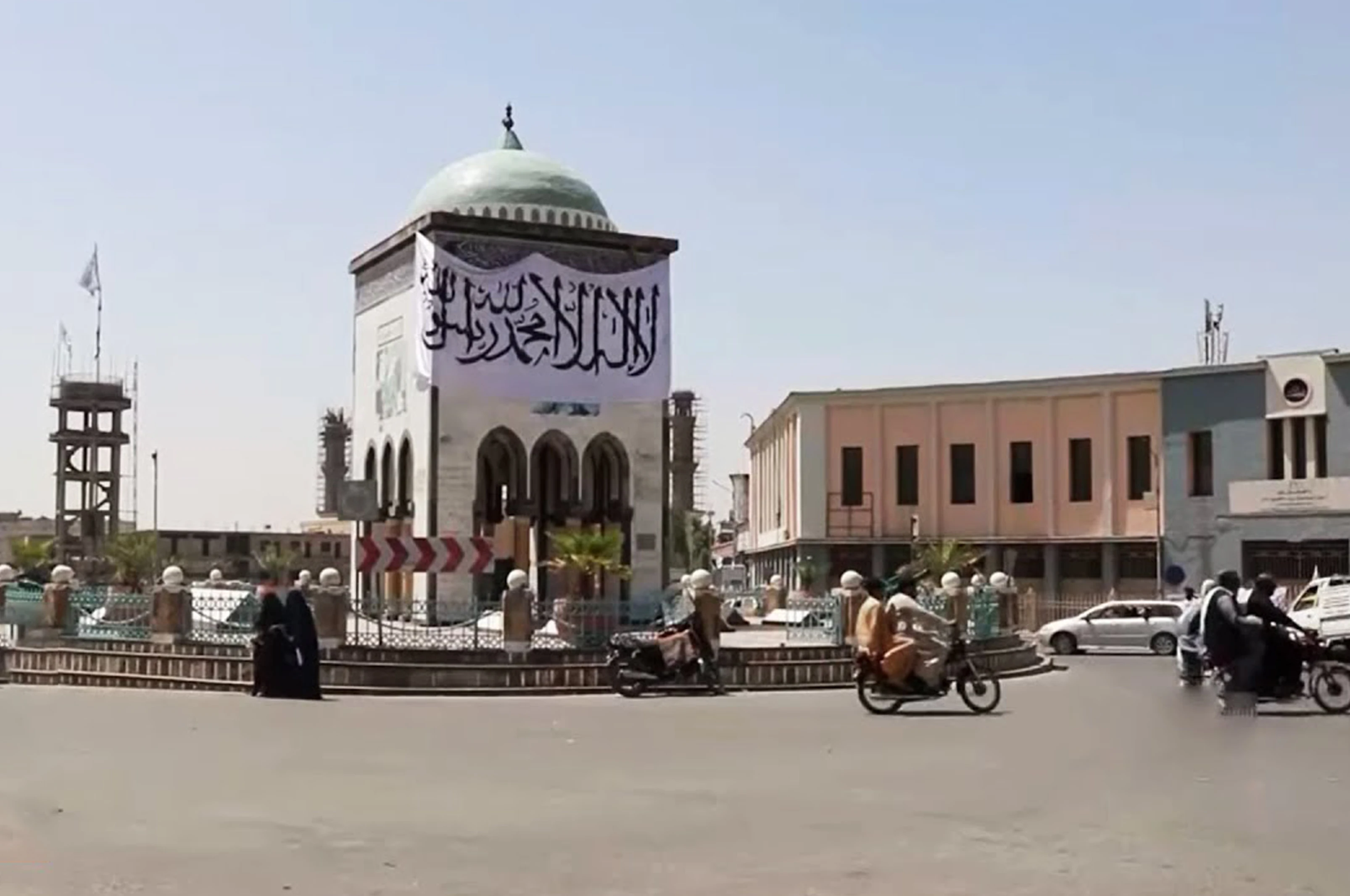 هېواد کې خلکو ته د کاري زمینې برابرېدو هڅې؛ په تړاو یې کندهار کې د کار او ټولنیزو چارو وزارت غونډه دوام لري