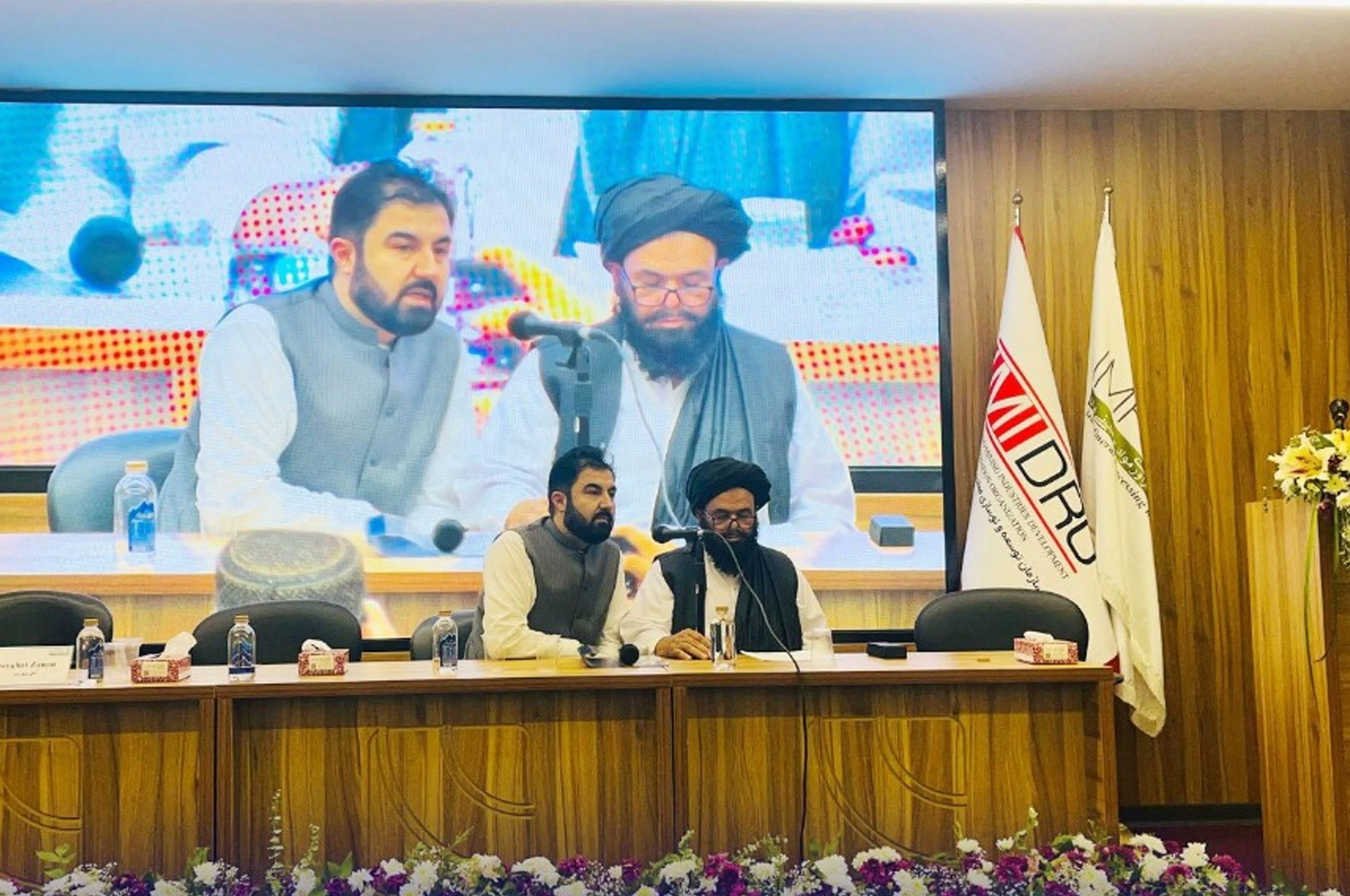 د کانونو او پټرولیم وزیر: د کانونو کیندنې برخه کې به د ګاونډیو هېوادونو له تجربو استفاده وکړو