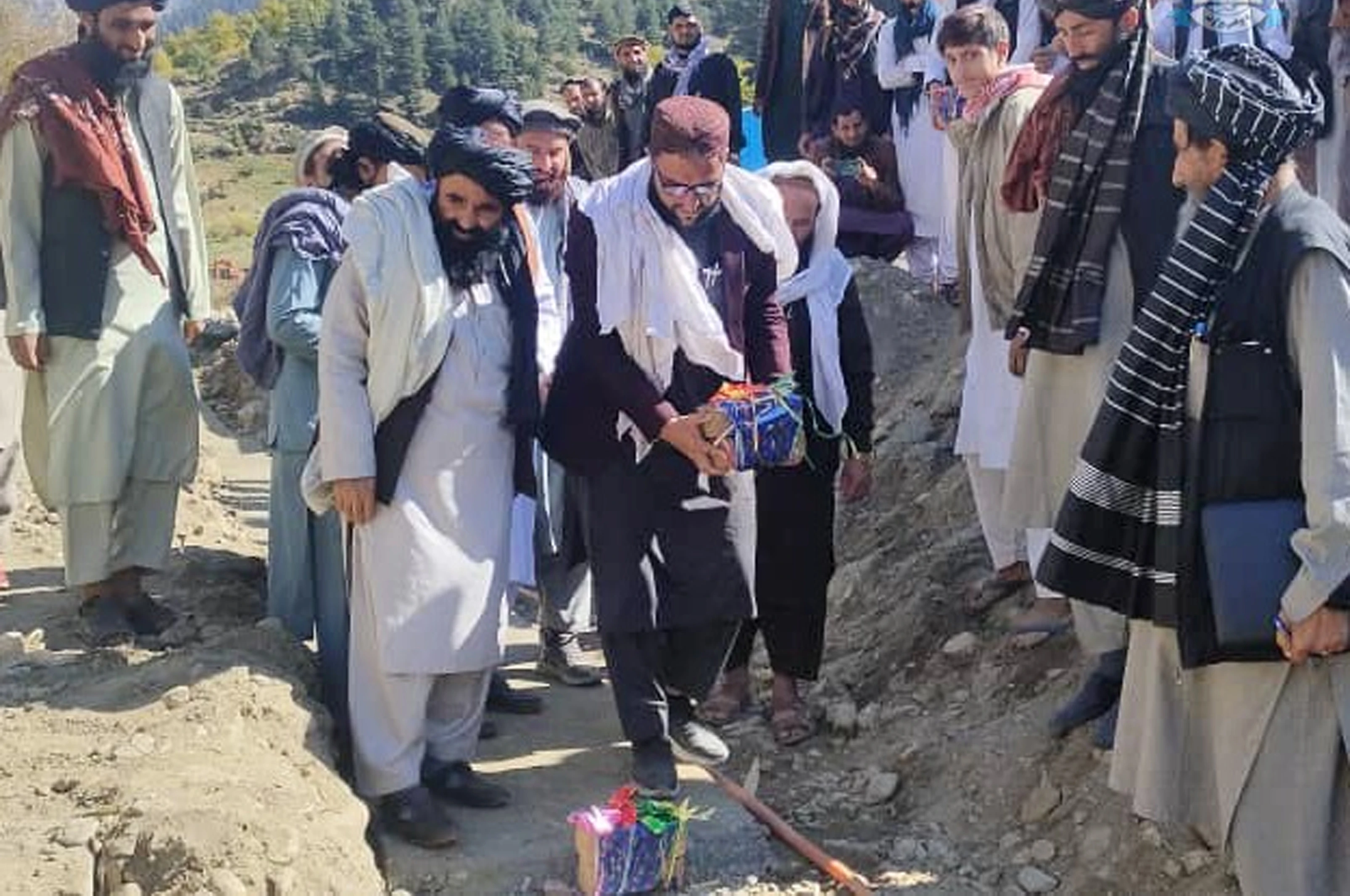 نورستان کې د ۲۹ میلیونه افغانیو په لګښت ۱۲ بابه ښوونځیو بیا رغونه پيل شوه