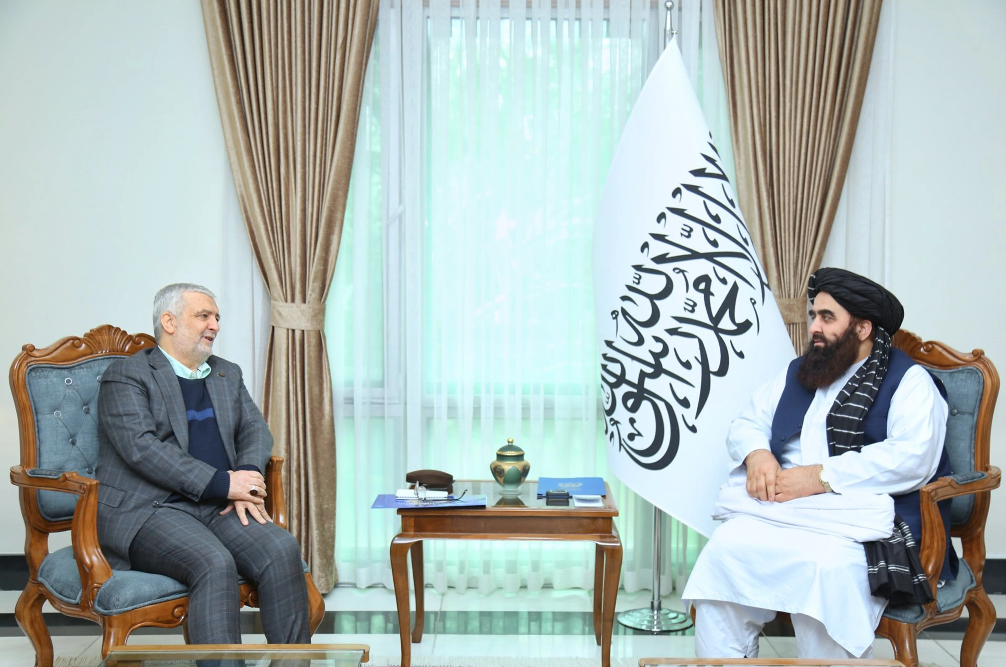 افغان او ایراني چارواکو په سیمه ییزو سیاسي پرمختګونو خبرې کړي