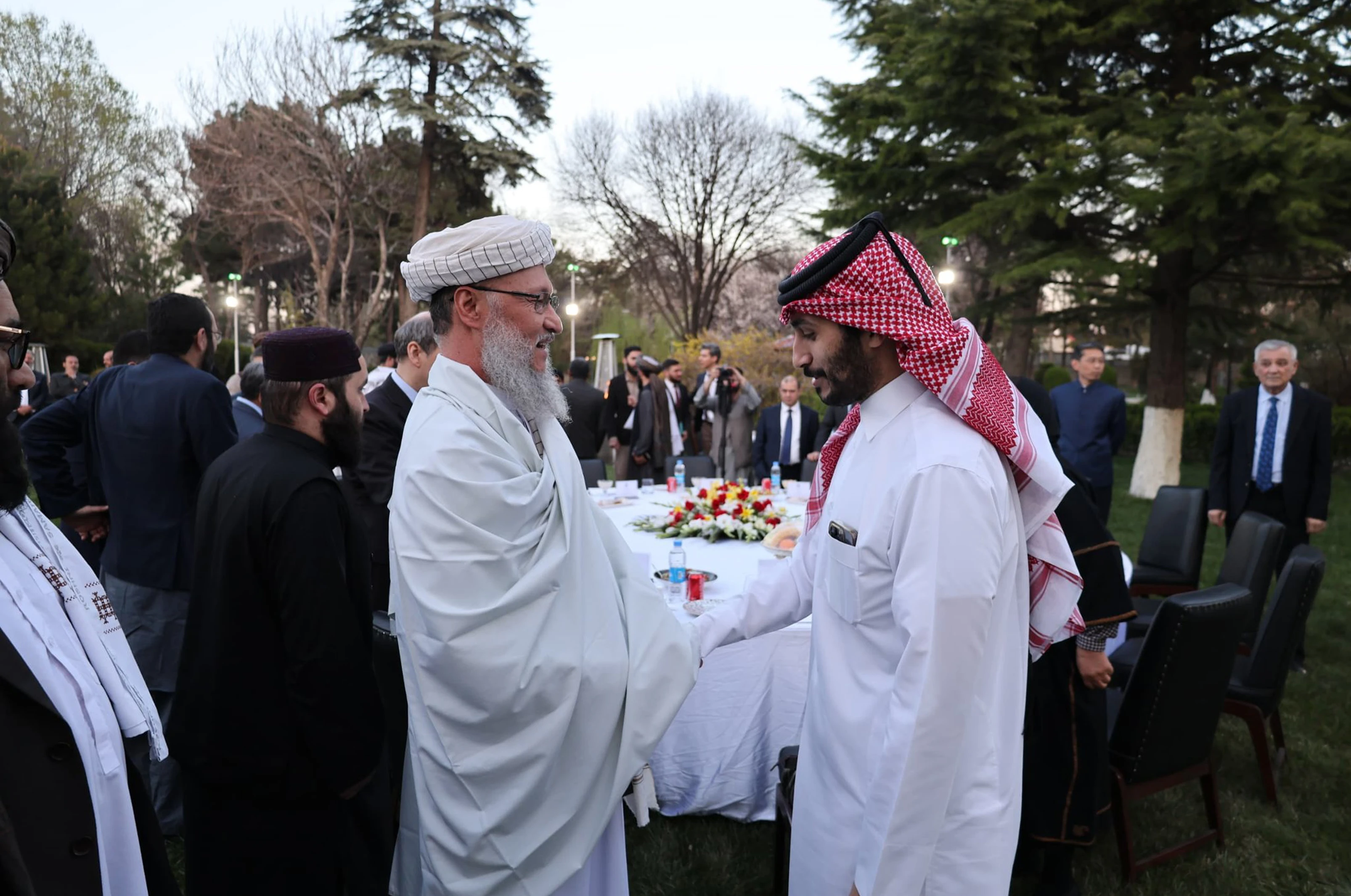 هېوادونه دې د افغانستان په کورنیو چارو کې لاسوهنه نه کوي