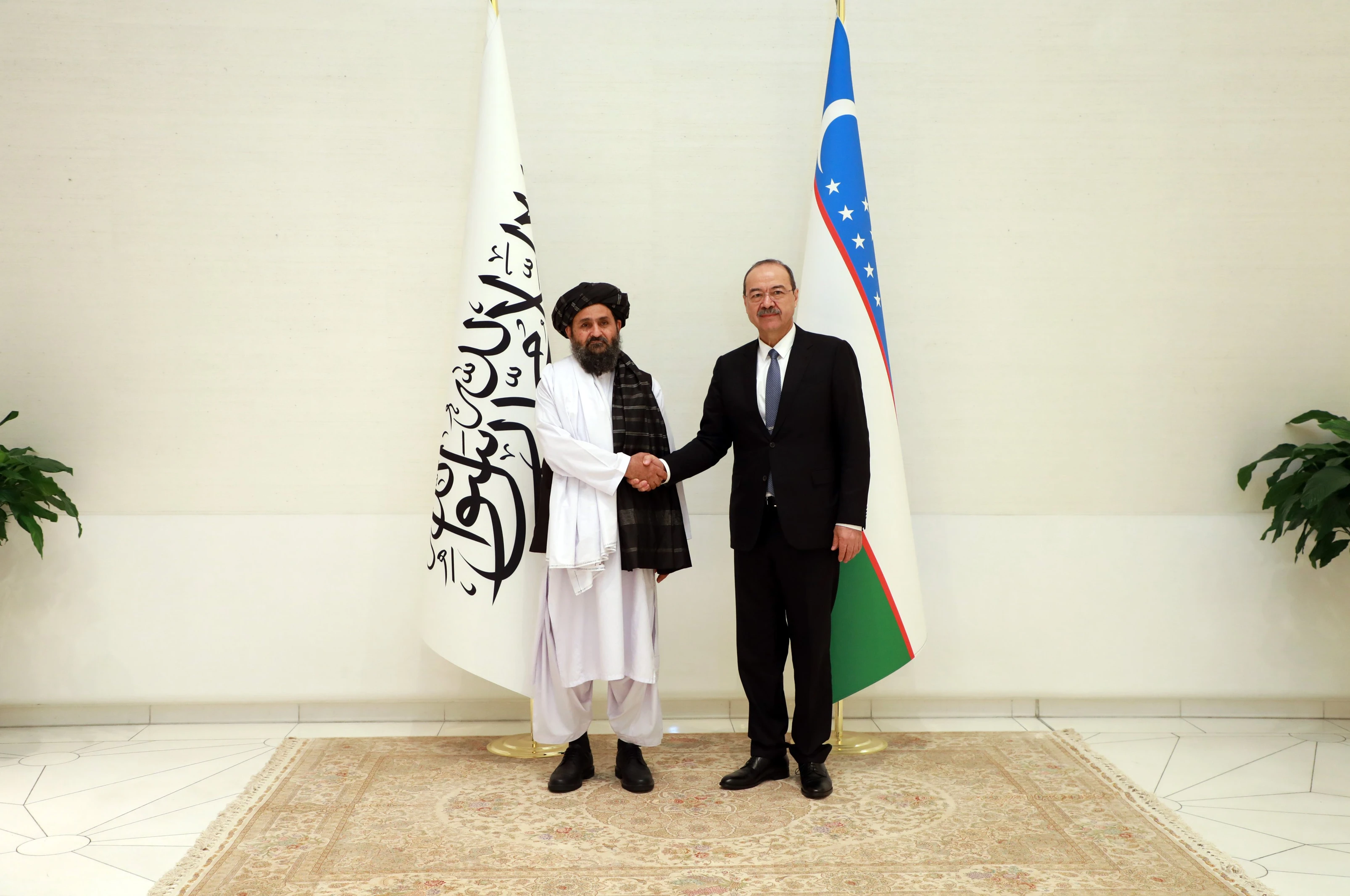 اقتصادي مرستیال تاشکند کې د ازبکستان لومړي وزیر سره کتلي