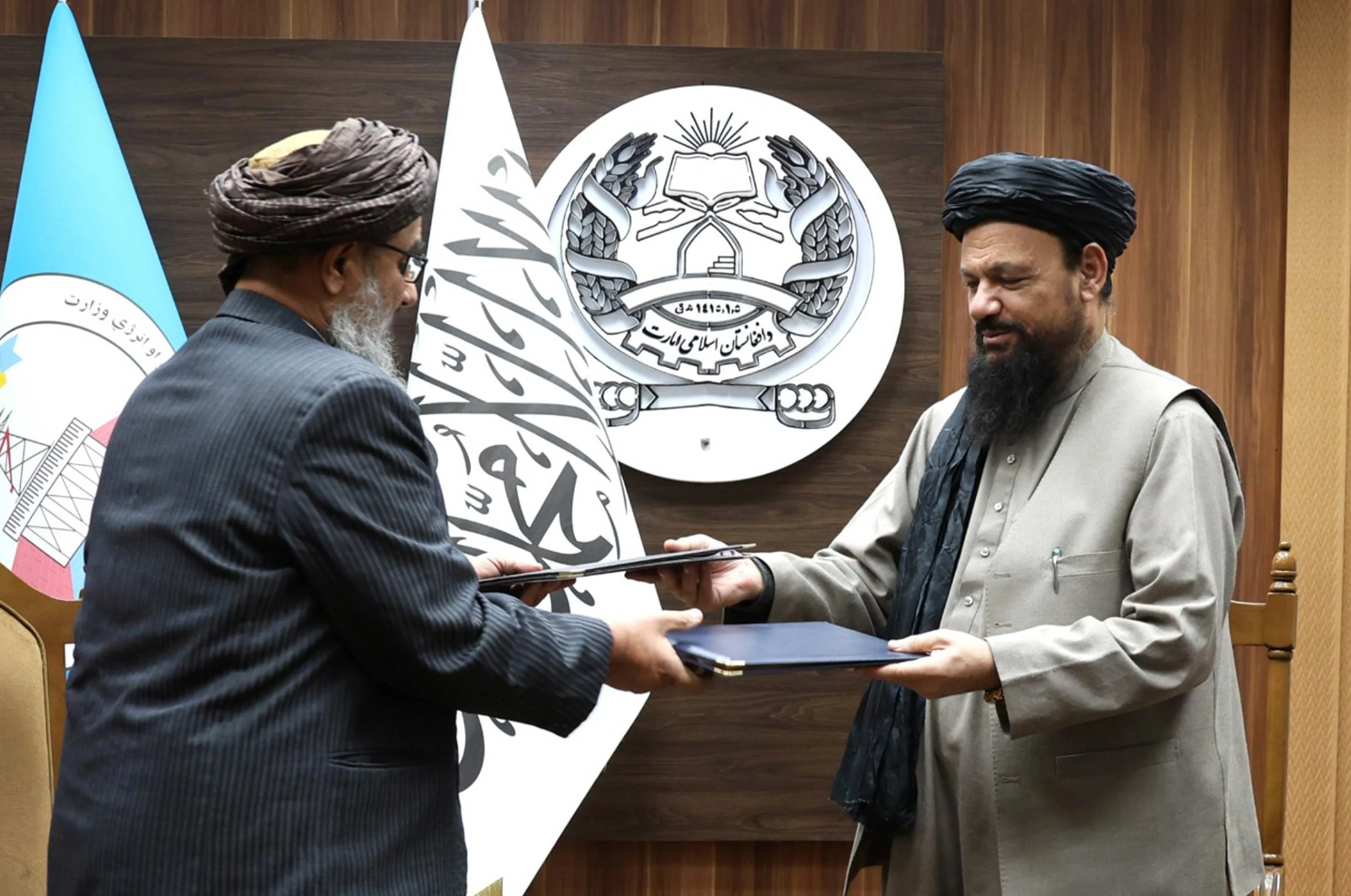هرات کې د دوو بندونو د جوړولو تړونونه لاسلیک شول   