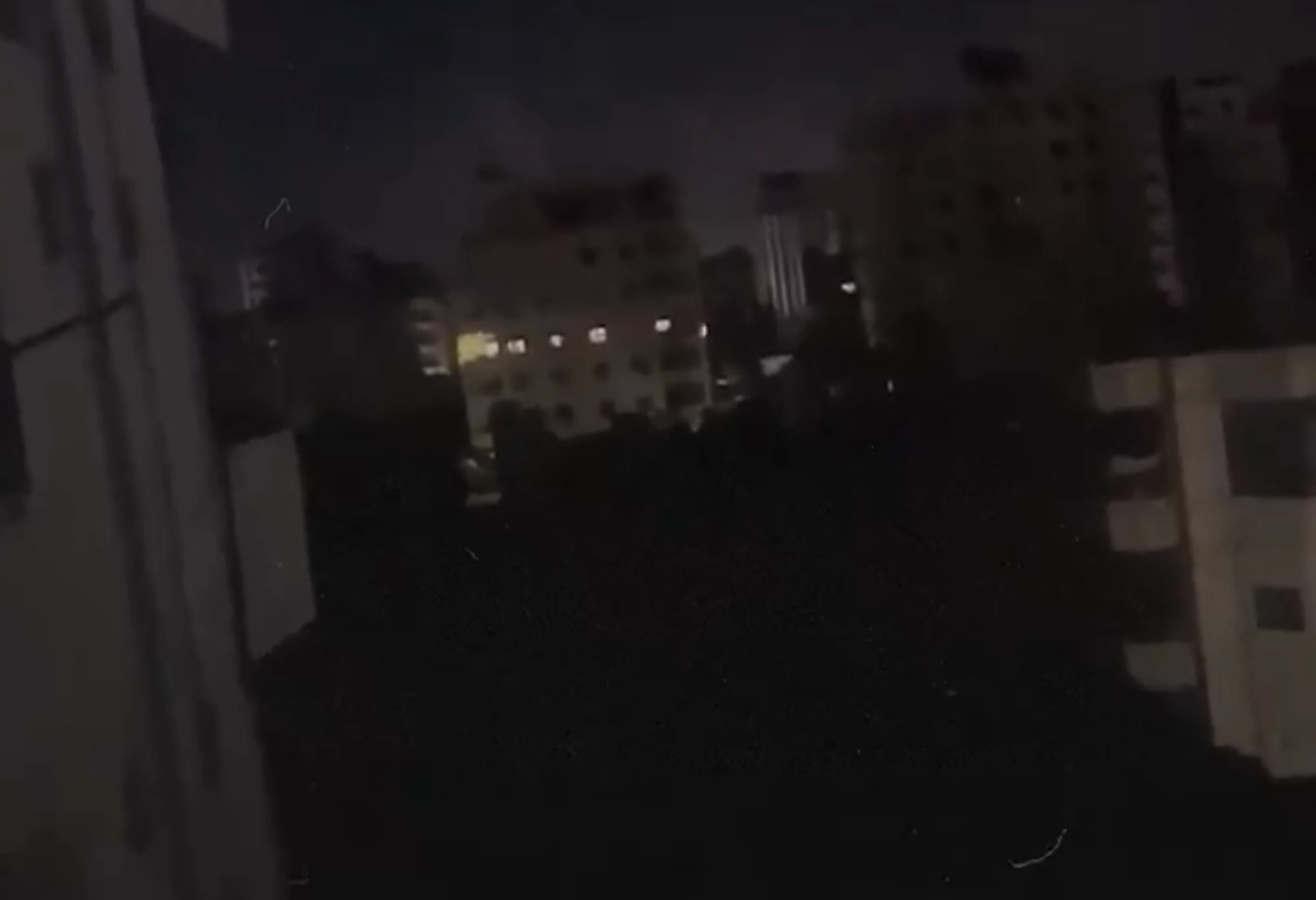 اسرائيلو سوریه کې هوايي بریدونه کړي او د سوریې الوتکو دمشق کې اسرائیل پلوه وسله وال په نښه کړي