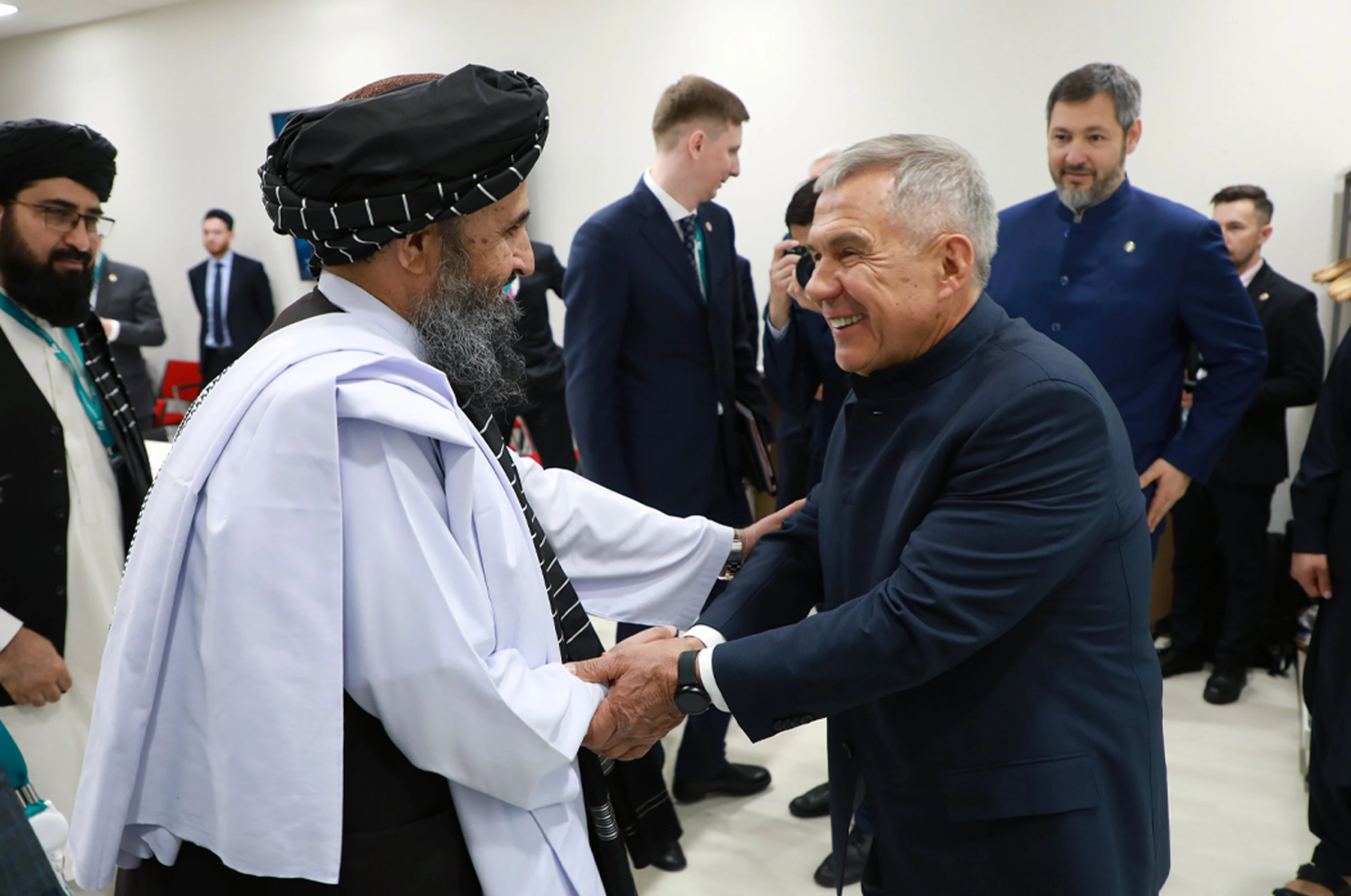ملا عبدالغني برادر اخوند: د ا.ا.ا بهرنی سیاست خپلواک، مثبت، بې طرفه، متوازن او اقتصاد محوره دی