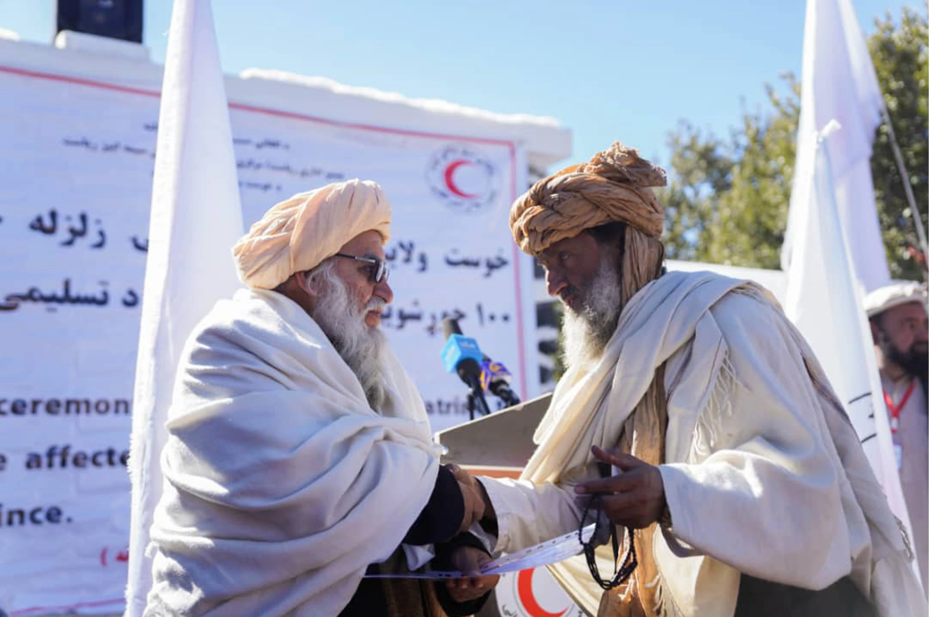 خوست کې یې زلزله ځپلو ته ۱۰۰ کورونه تسلیم کړي