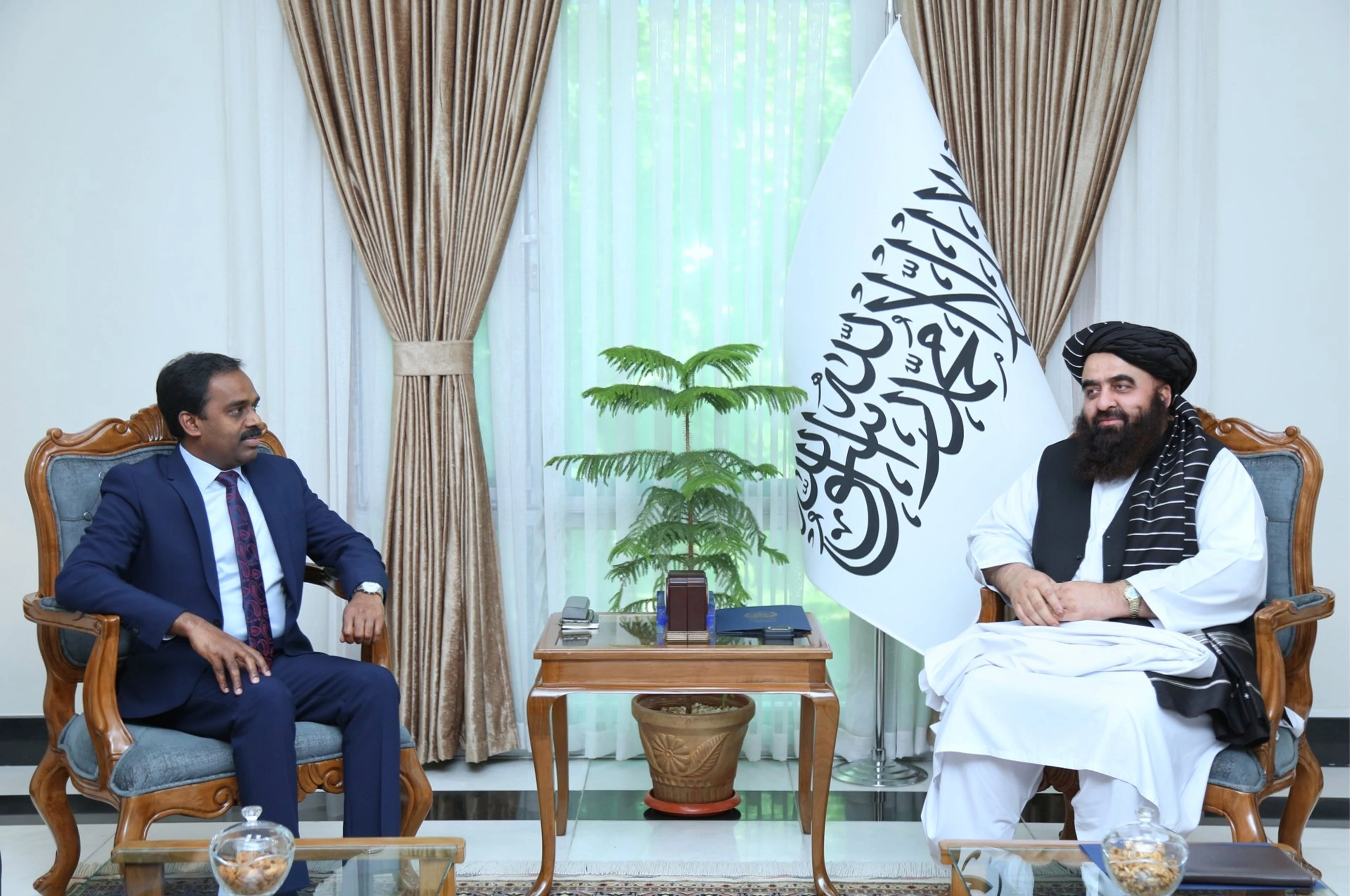 افغان وزیر هندي چارواکو سره پر وروستیو سیمه ییزو سیاسي حالاتو خبرې کړې