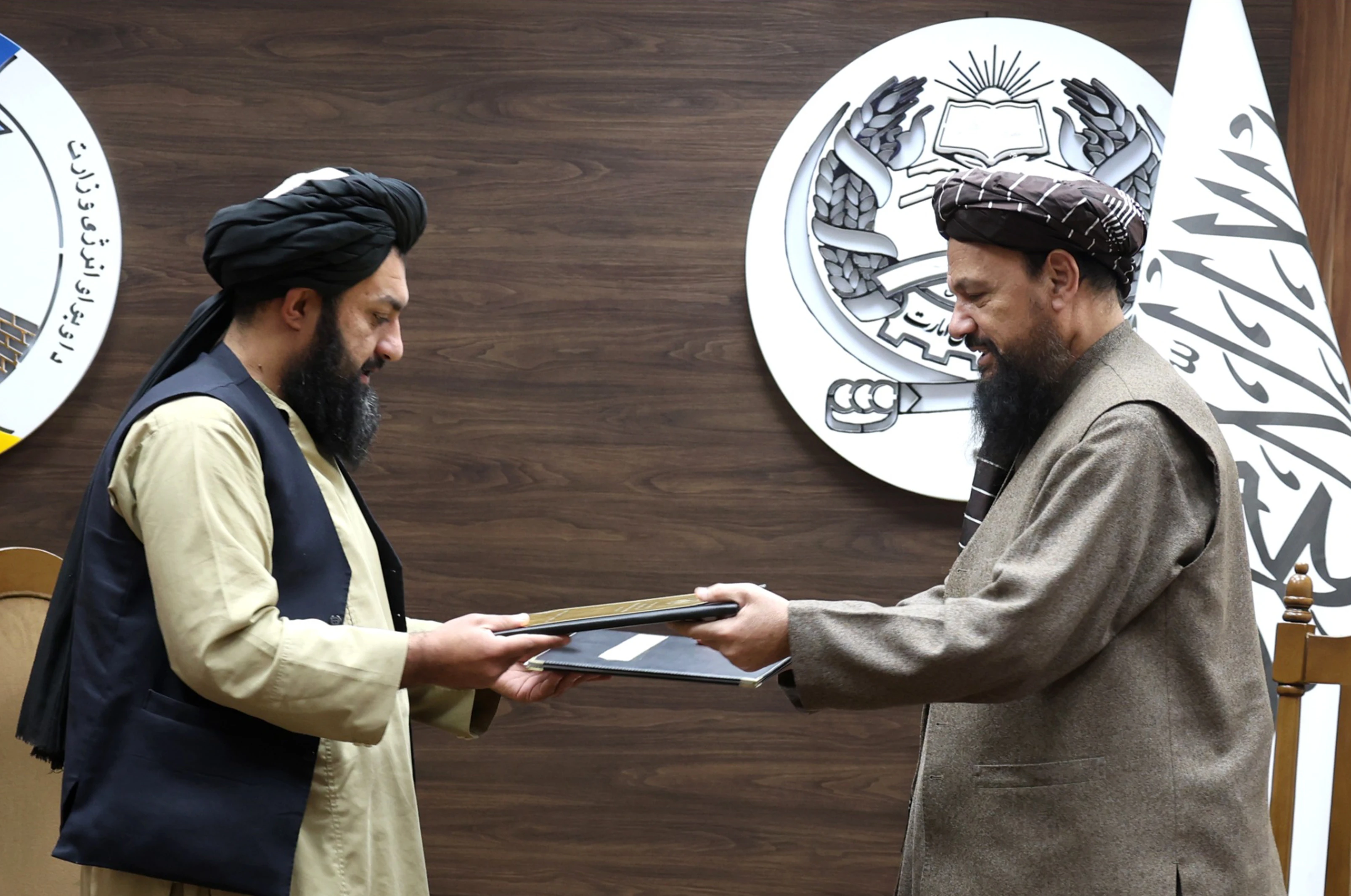 د کامې د اوبو لګولو او برېښنا تولید بند د پانګونې هوکړه لیک لاسلیک شو
