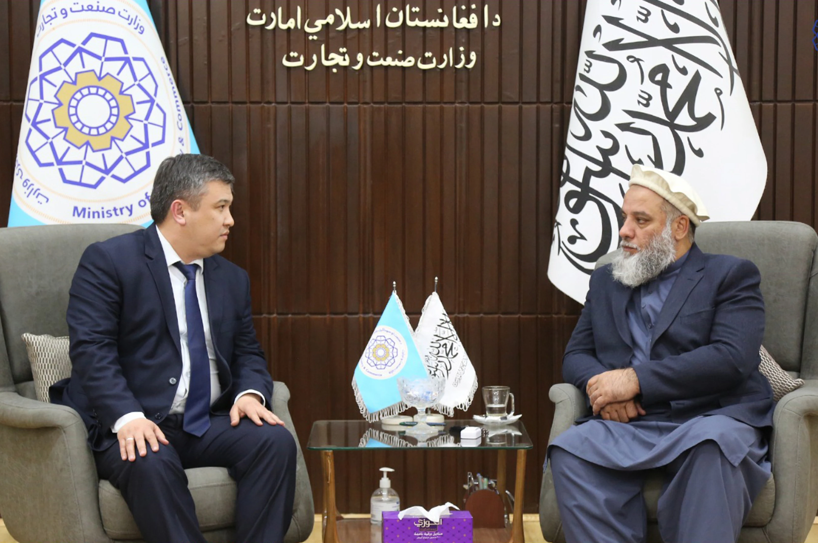د صنعت او سوداګرۍ وزیر د قرغزستان له لوړ پوړي سوداګریز پلاوي سره کتلي