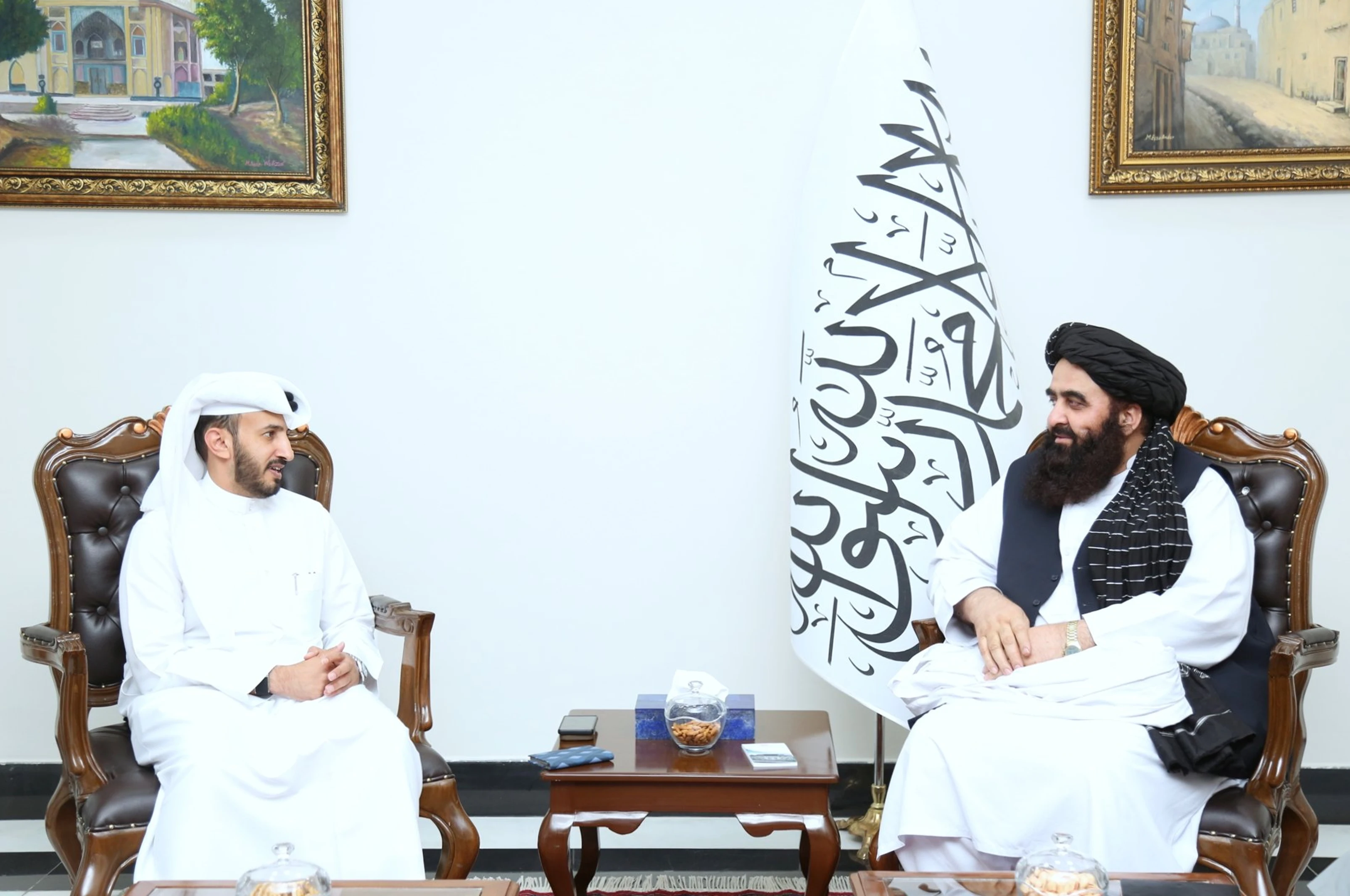 مولوي امیرخان متقي د قطر شارژدافیر سره په سیمه ییزو مسایلو خبرې کړې