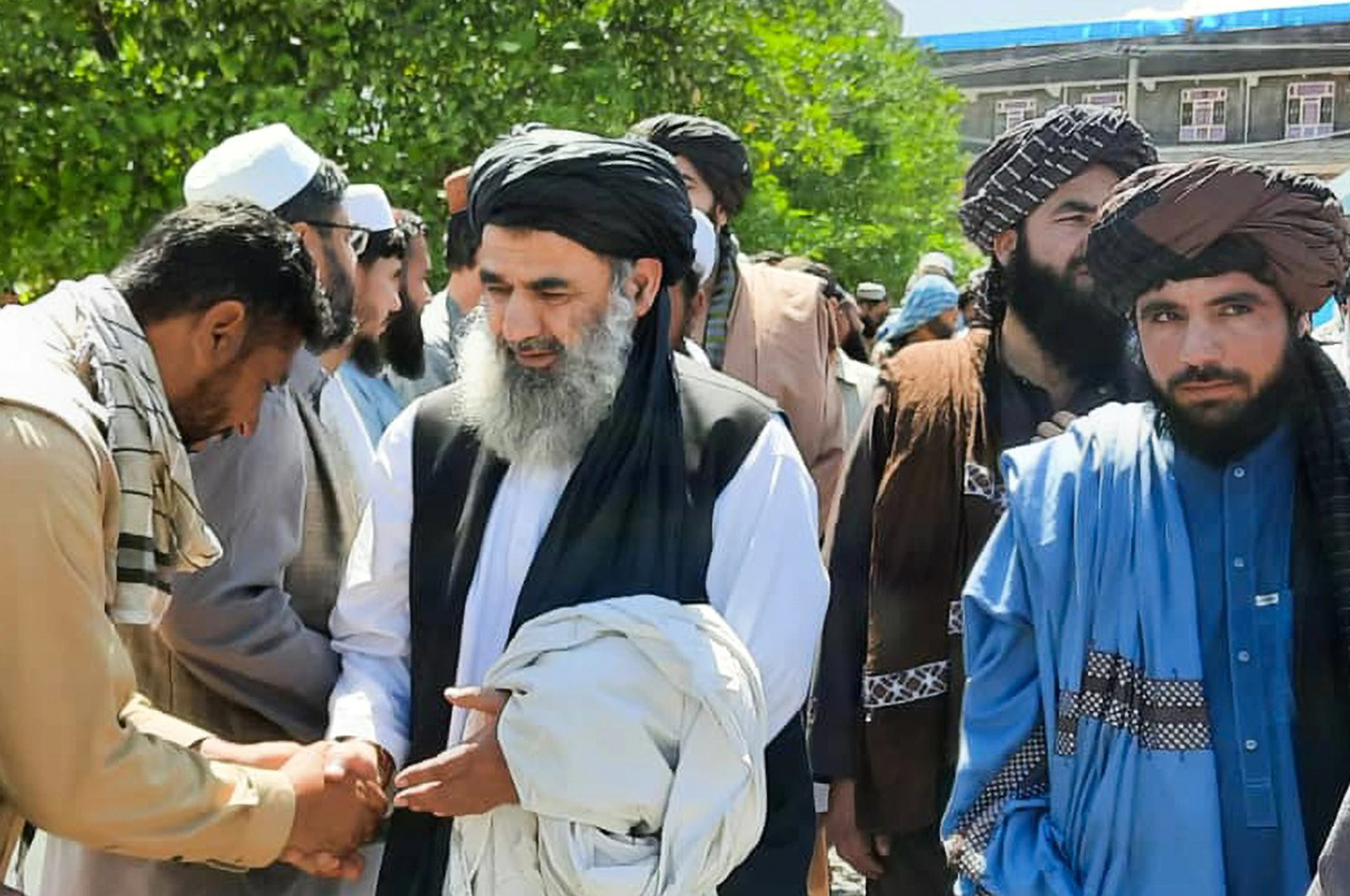 د مدرسو او ښوونځیو ترمنځ به رامنځته شوی واټن له منځه یوسي