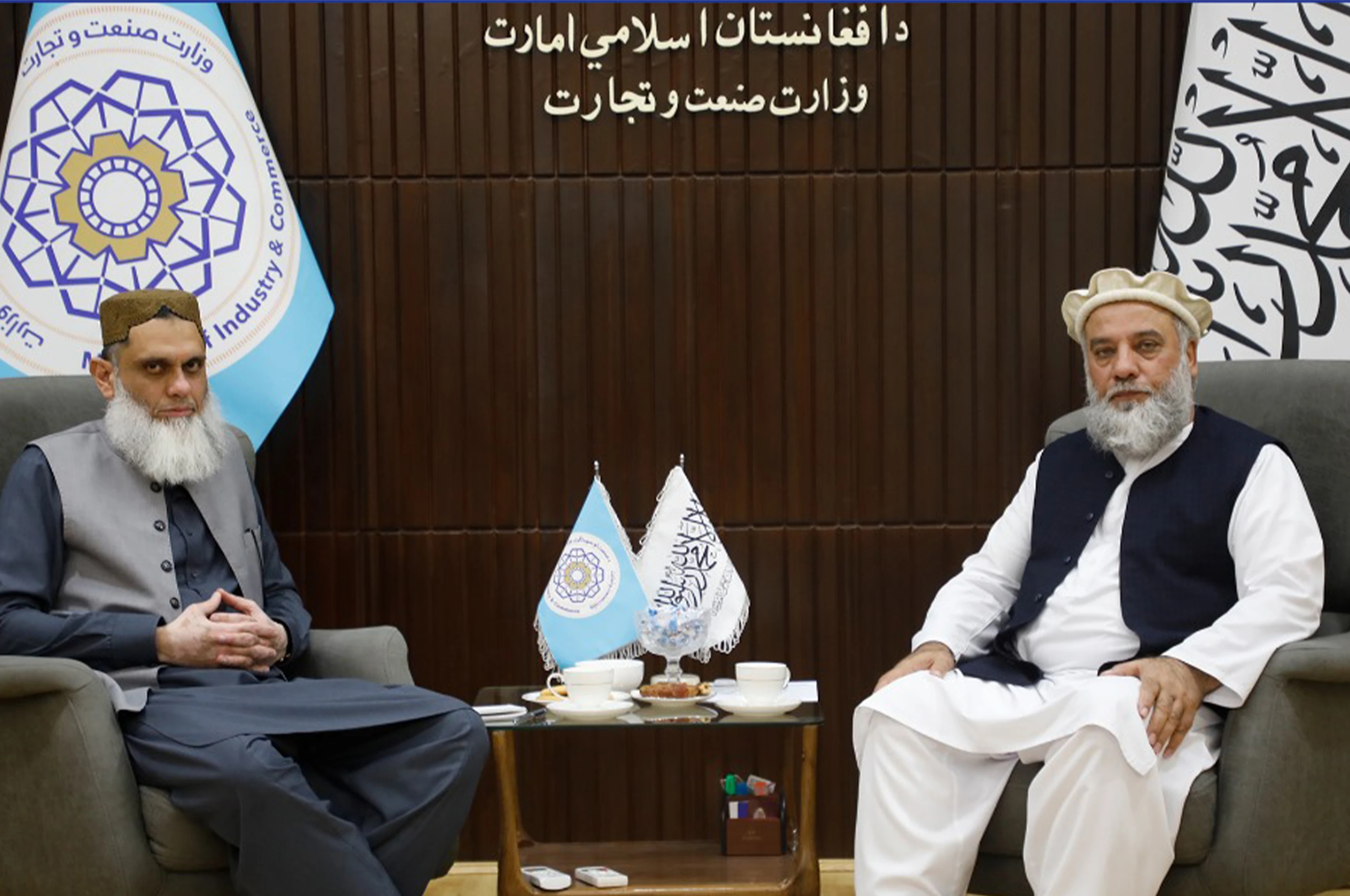 د کابل او اسلام اباد چارواکي د سوداګرۍ پر پراختیا غږېدلي دي