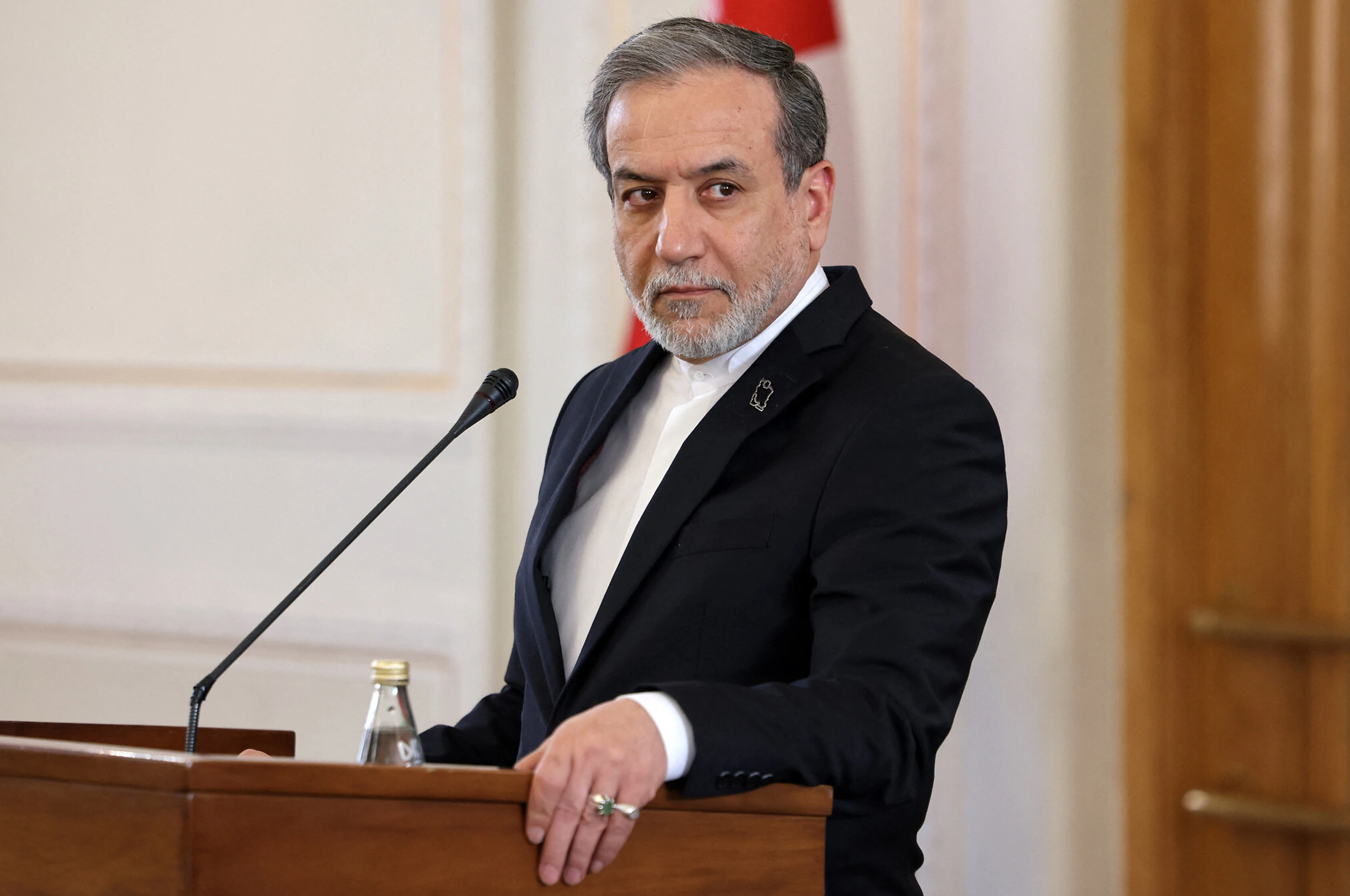 د ایران بهرنیو چارو وزیر: اسلامي امارت توانېدلی افغانستان کې بشپړ امنیت تامین کړي
