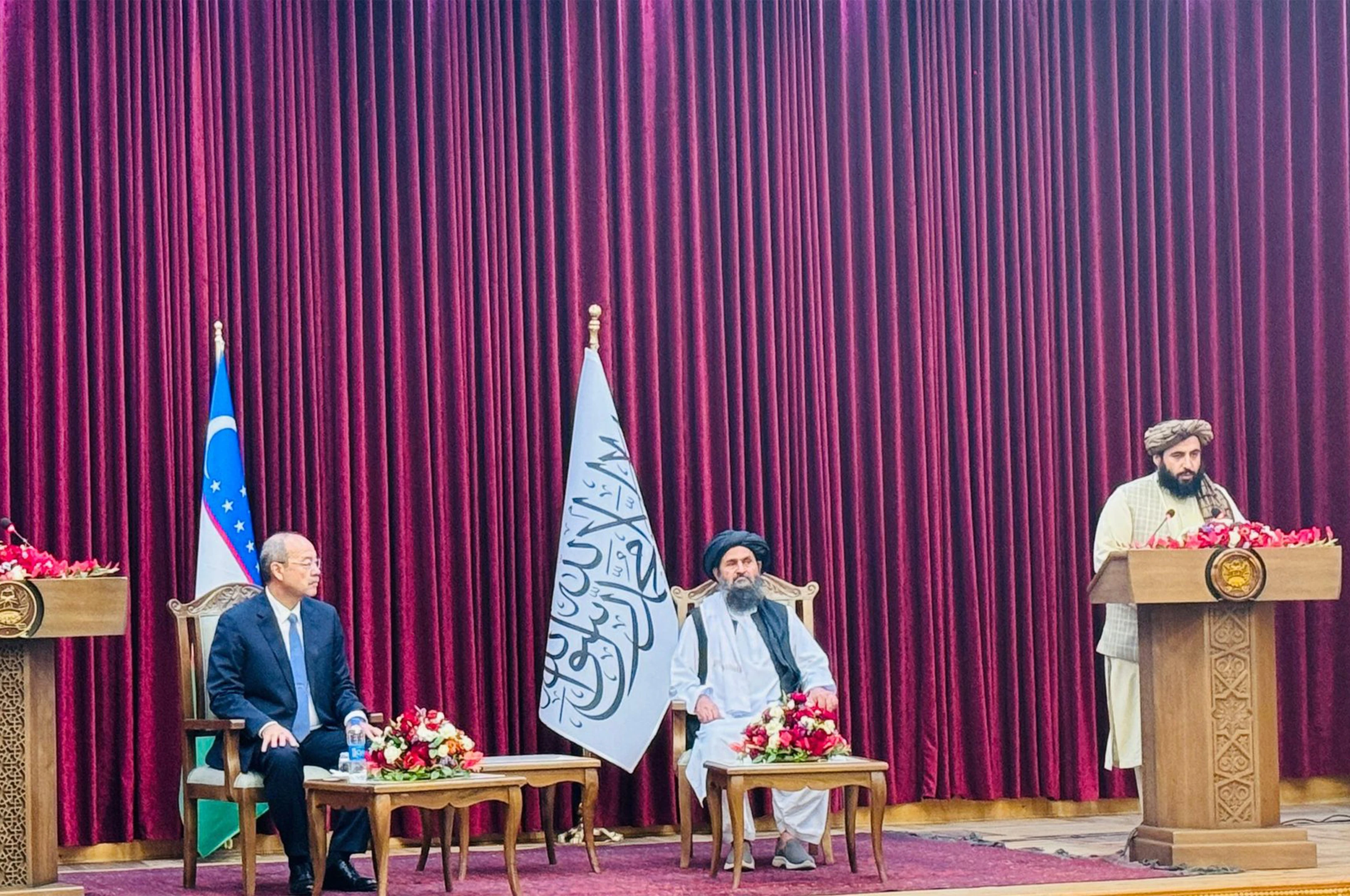 د افغانستان او ازبکستان ترمنځ پنځه مهم سوداګریز تړونونه لاسلیک شول