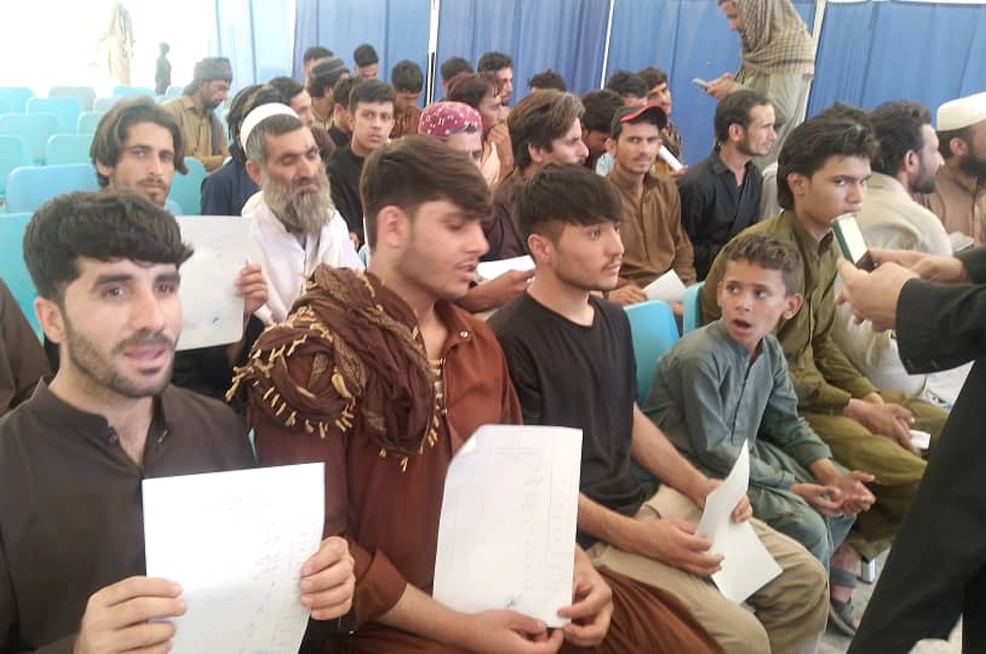 تېرو دوو ورځو کې تر ۵۰۰ زیات افغان بندیان د پاکستان له بندخونو ازاد شوي