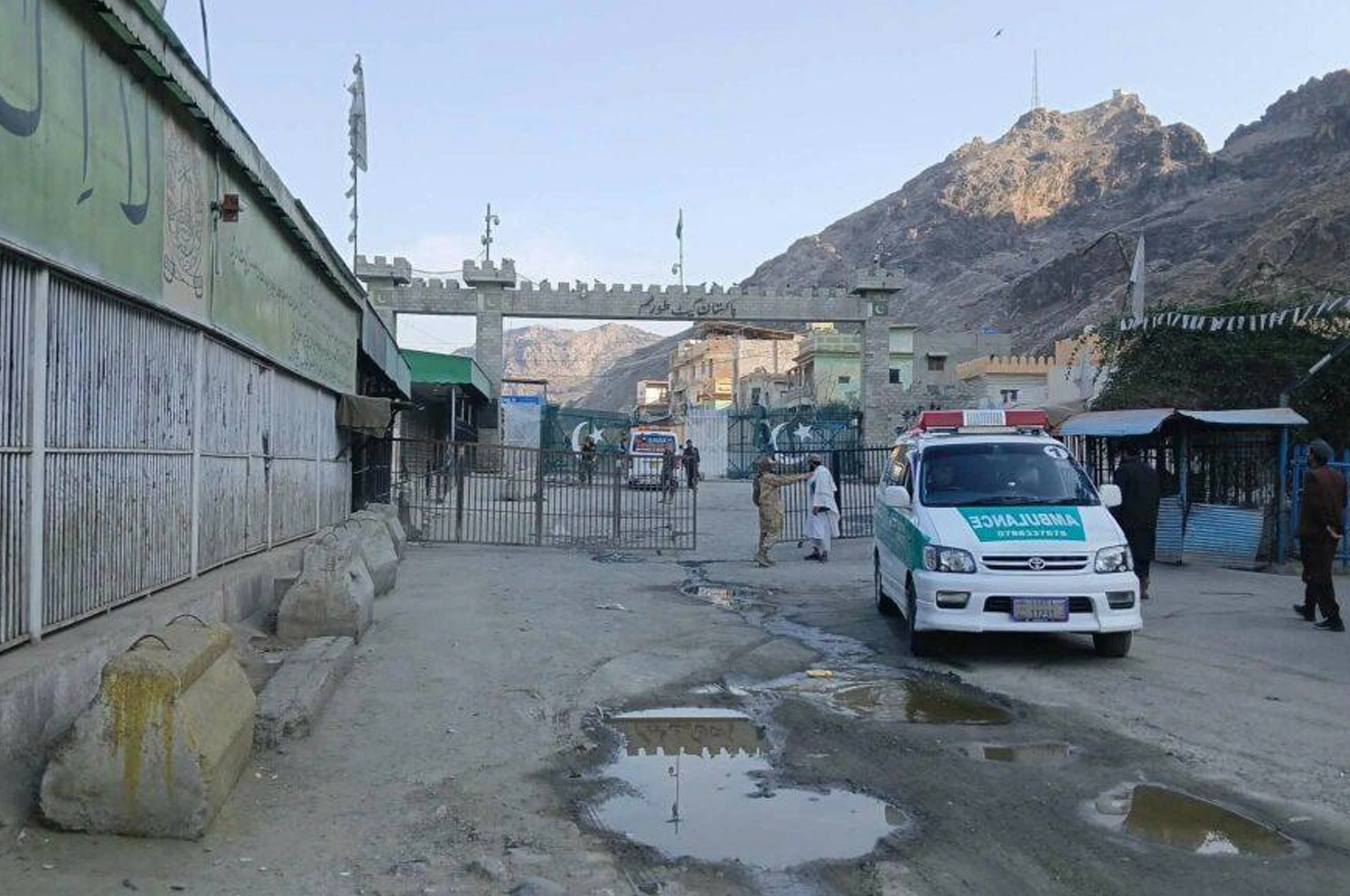 د پاکستان ځانګړی استازی: د تورخم بندر کې به را ټوکېدلې ټولې ستونزې حل کړي