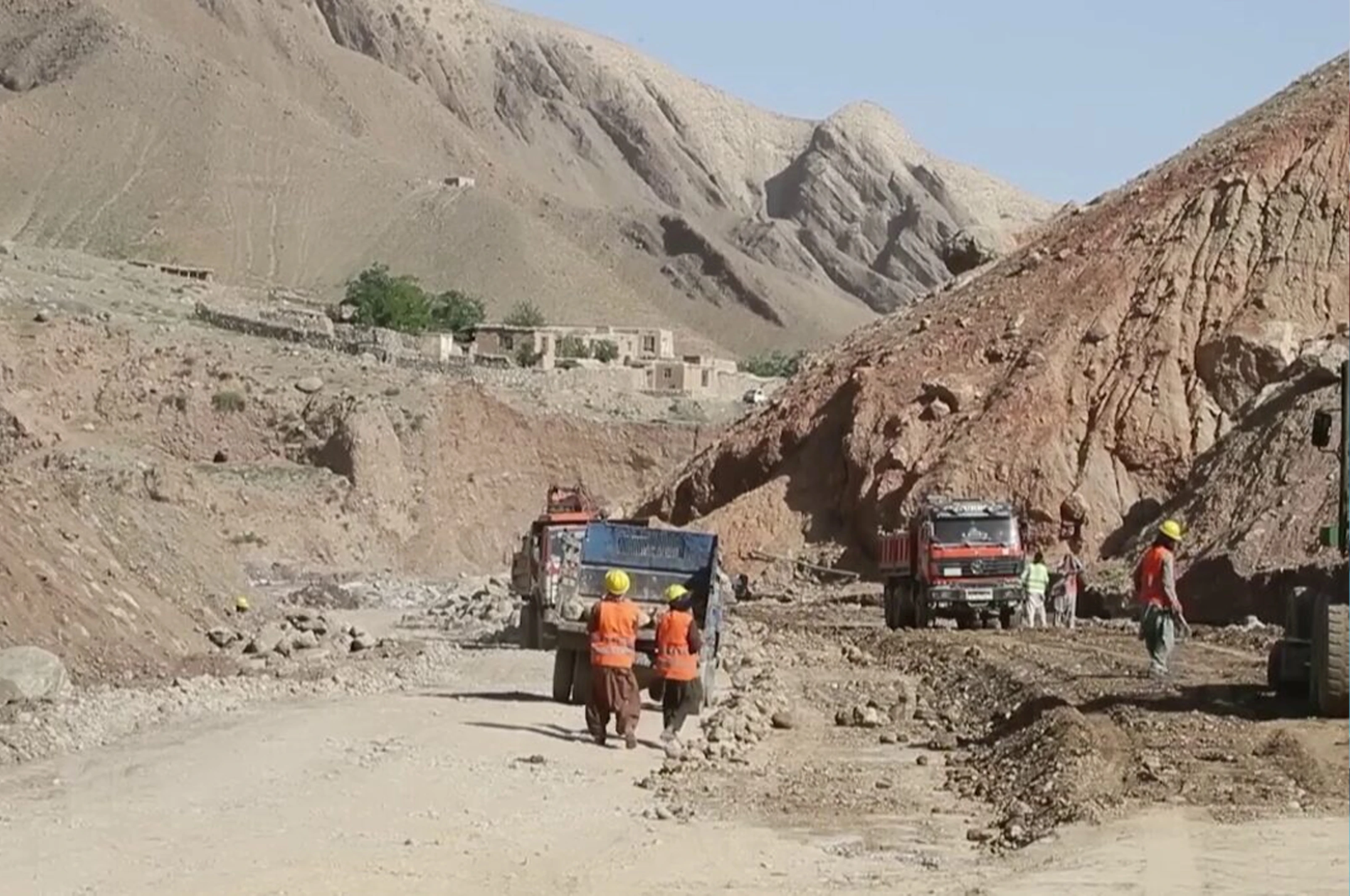 د واخان سړک دوهم فاز د رغولو چارې پیل شوې