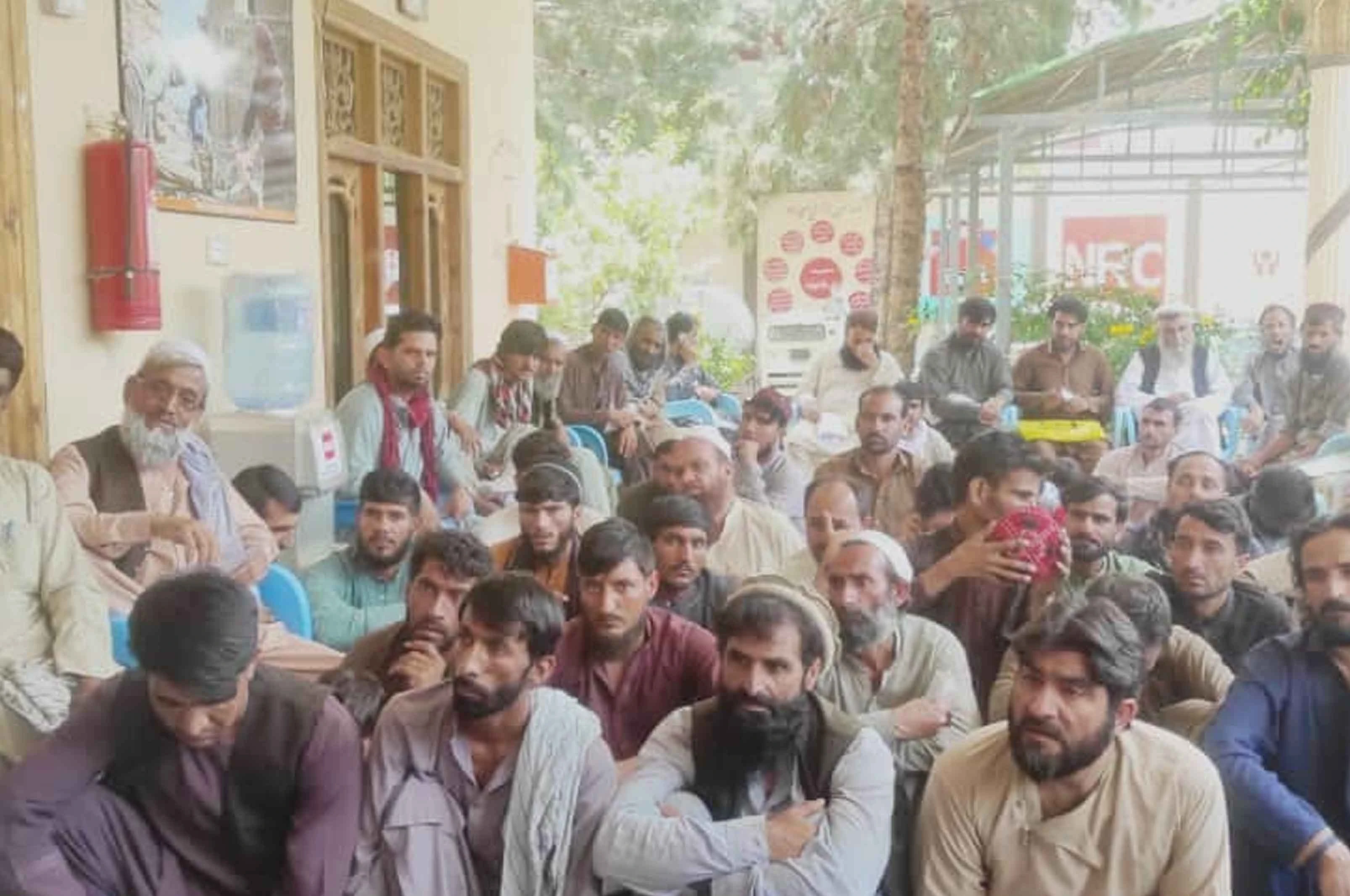 د پاکستان له زندانونو نږدې ۳۰۰ افغانان ازاد شول