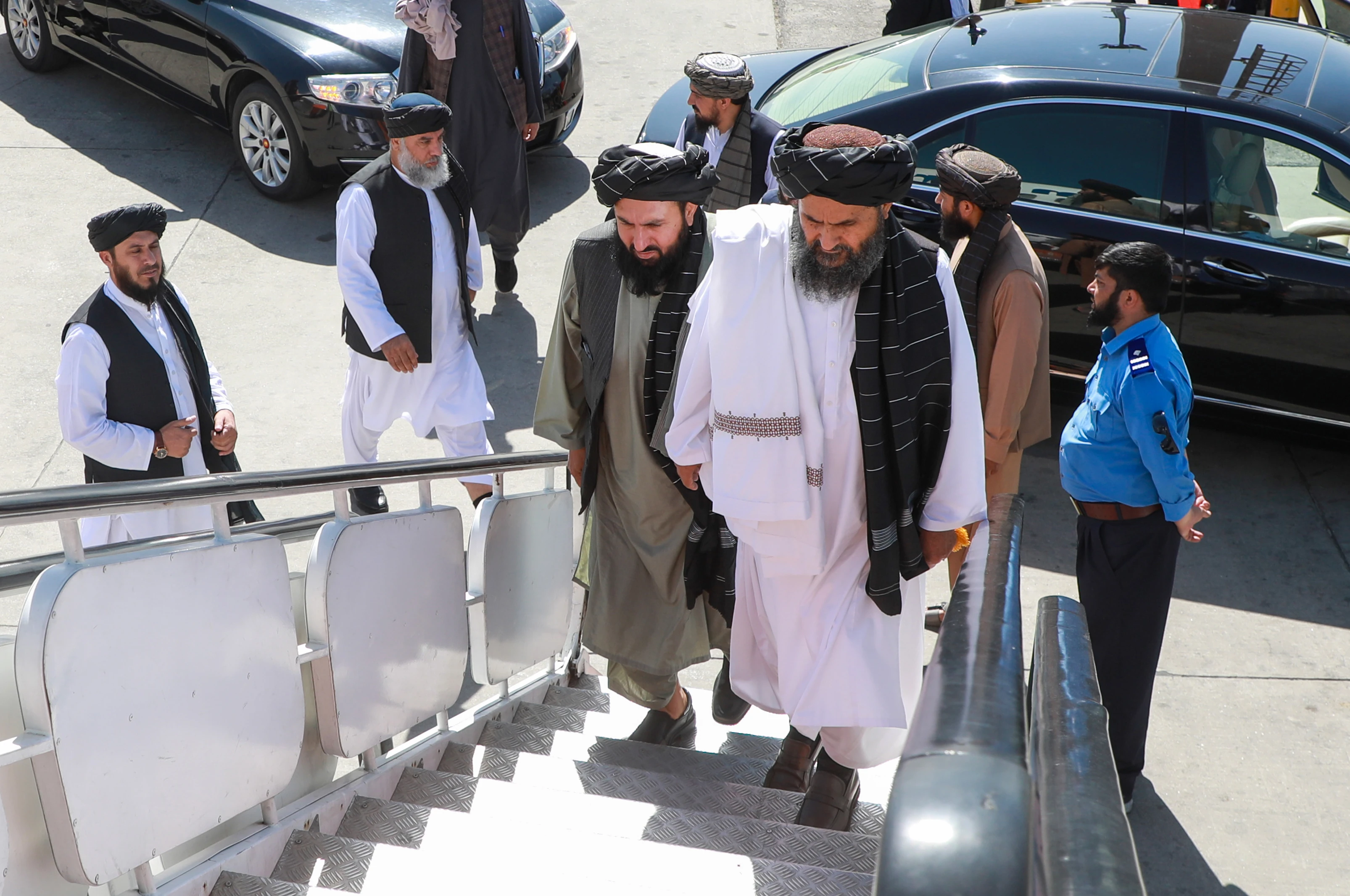 د ملا برادر په مشرۍ لوړپوړی پلاوی کازان فورم کې د ګډون لپاره تاتارستان ته روان شو