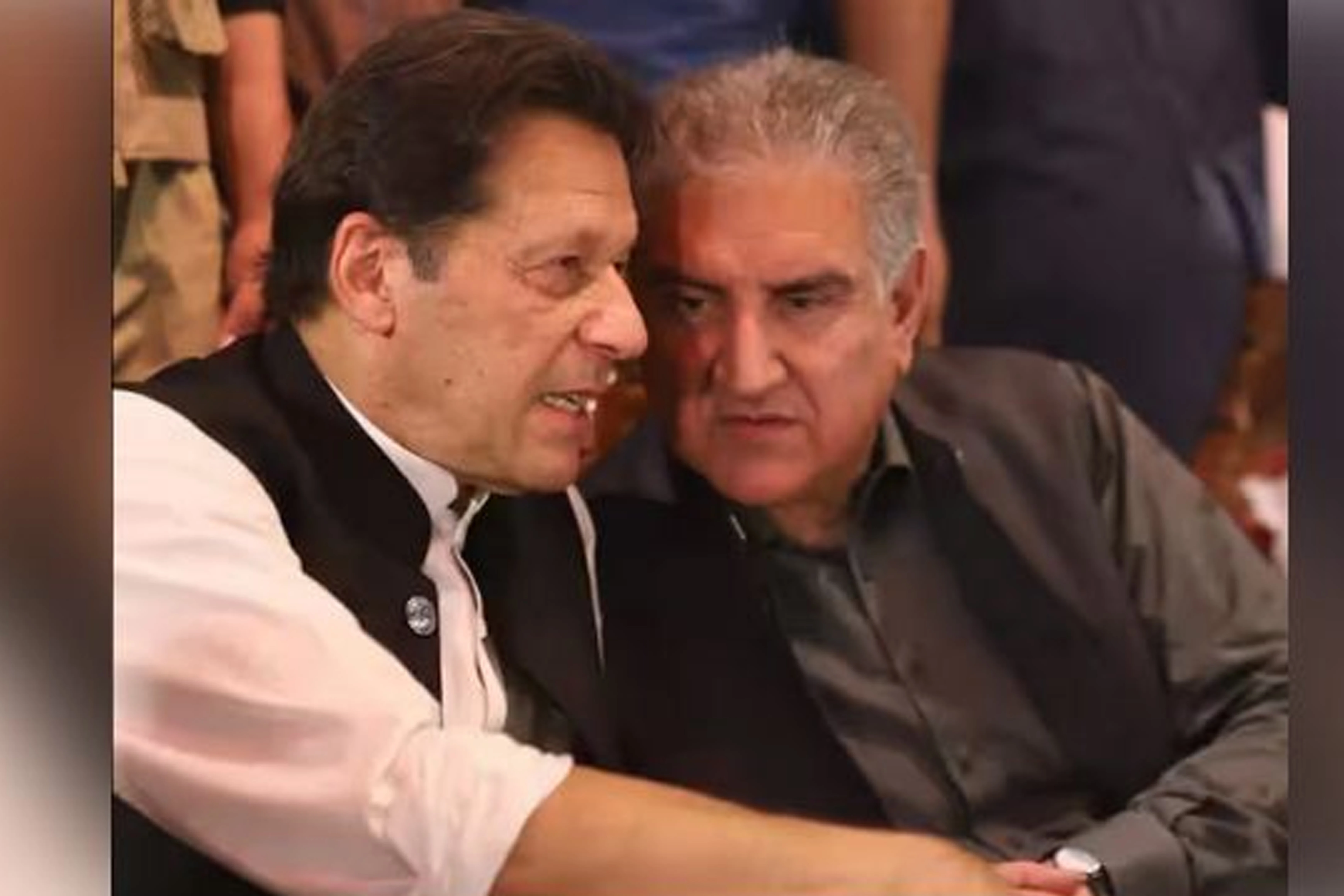 عمران خان او قریشي په لس کاله بند محکوم شول