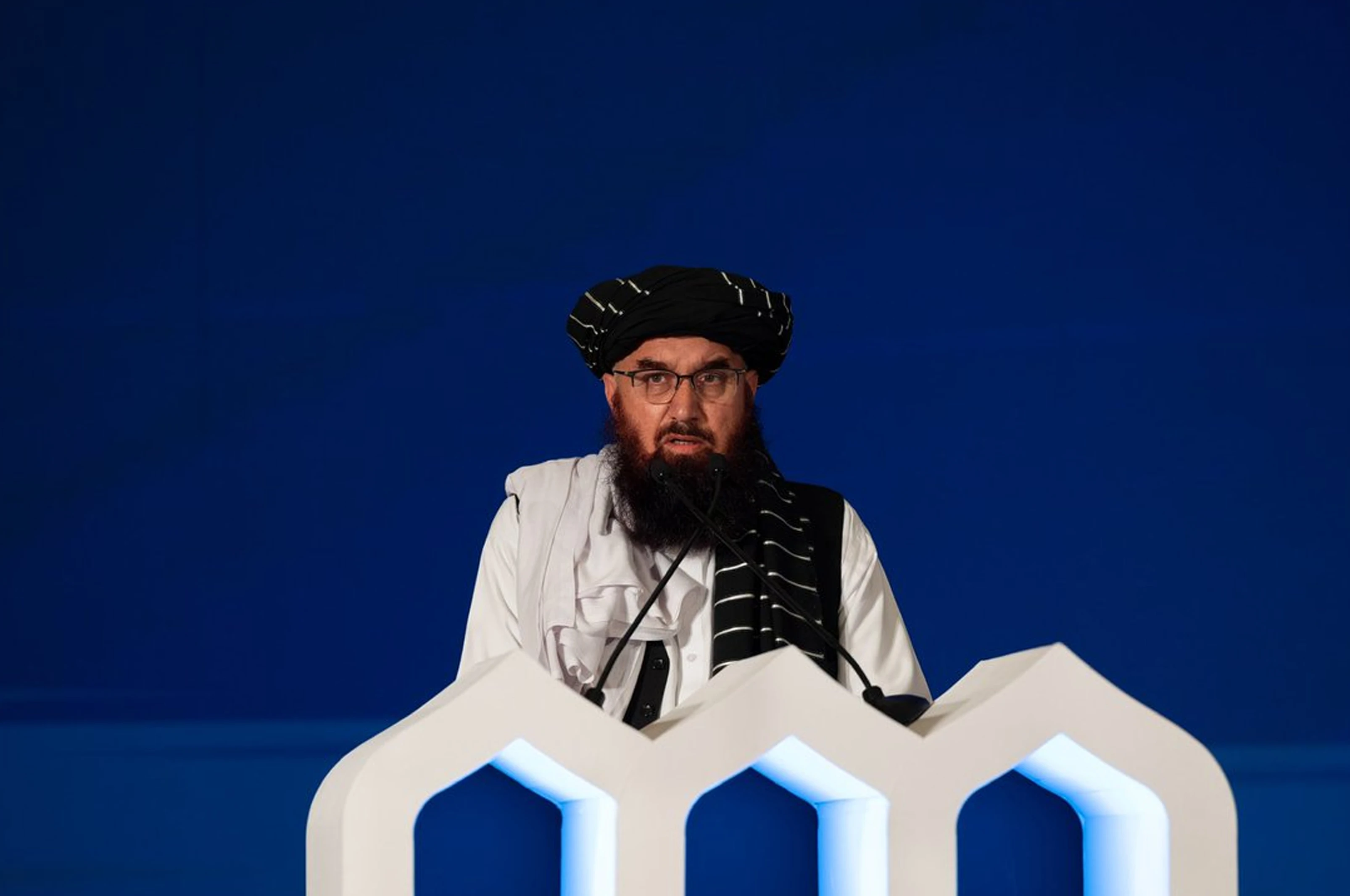 عدلیې وزیر د سن پټرز بورګ نړېواله غونډه کې د ګډون لپاره روسیې ته ولاړ 